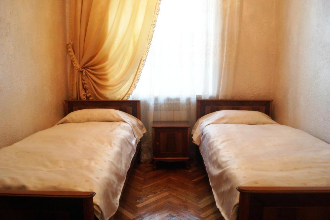 Arteast Hostel เยเรวาน ภายนอก รูปภาพ
