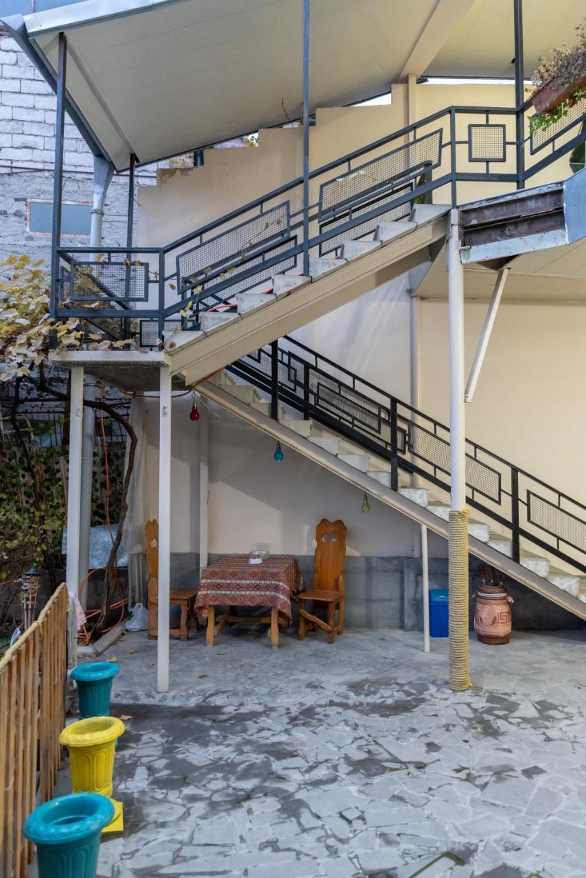 Arteast Hostel เยเรวาน ภายนอก รูปภาพ