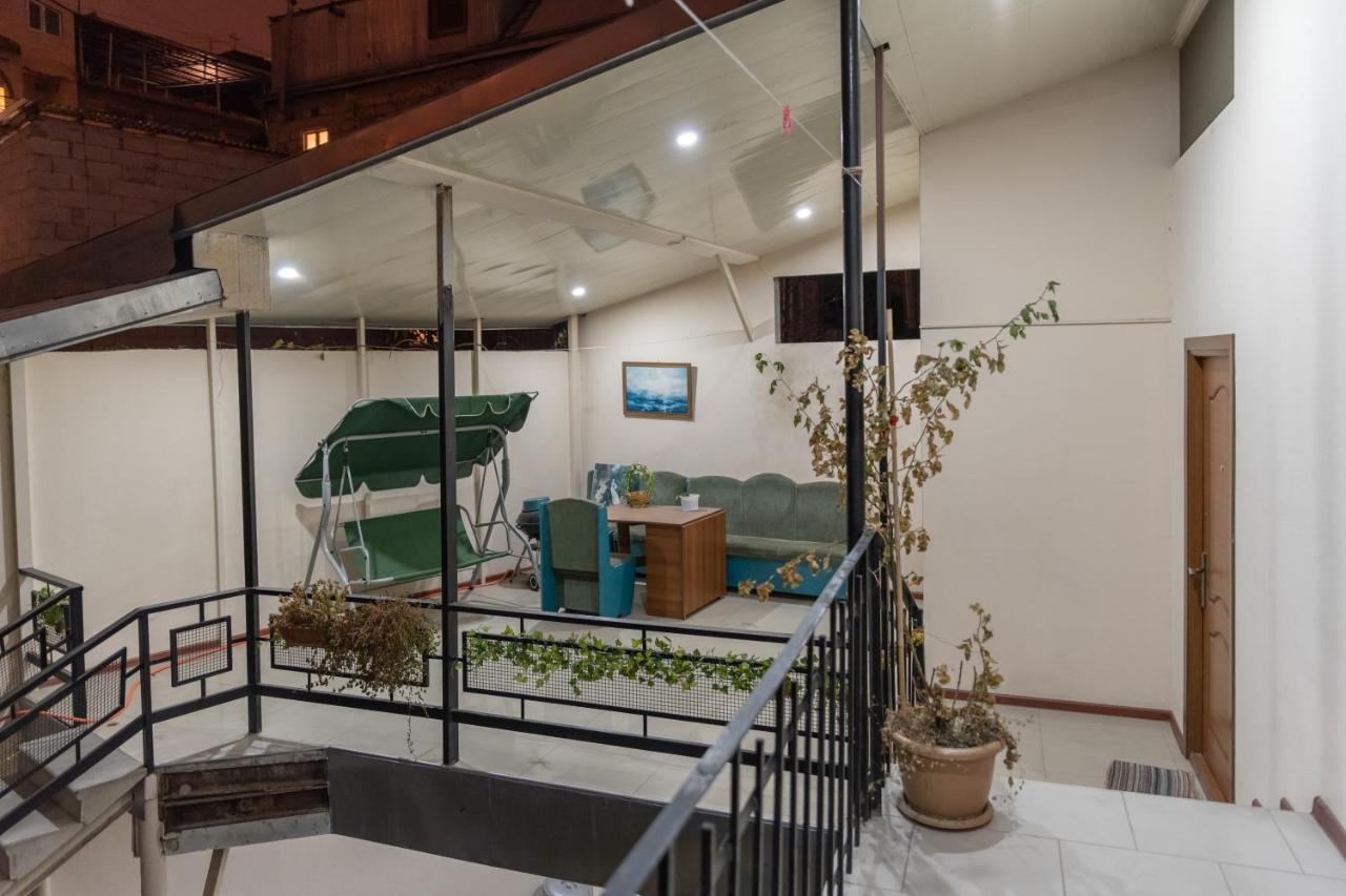 Arteast Hostel เยเรวาน ภายนอก รูปภาพ