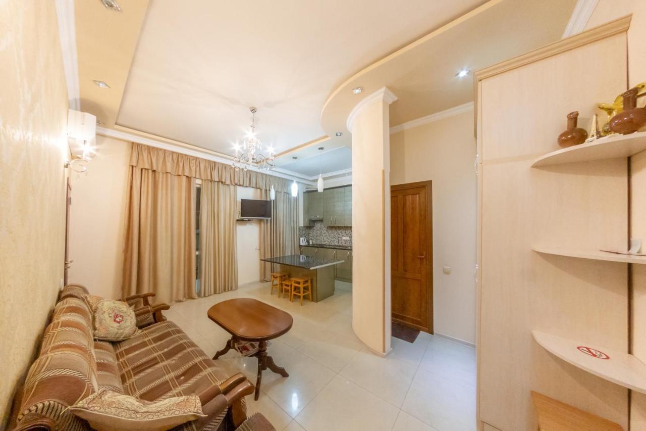 Arteast Hostel เยเรวาน ภายนอก รูปภาพ